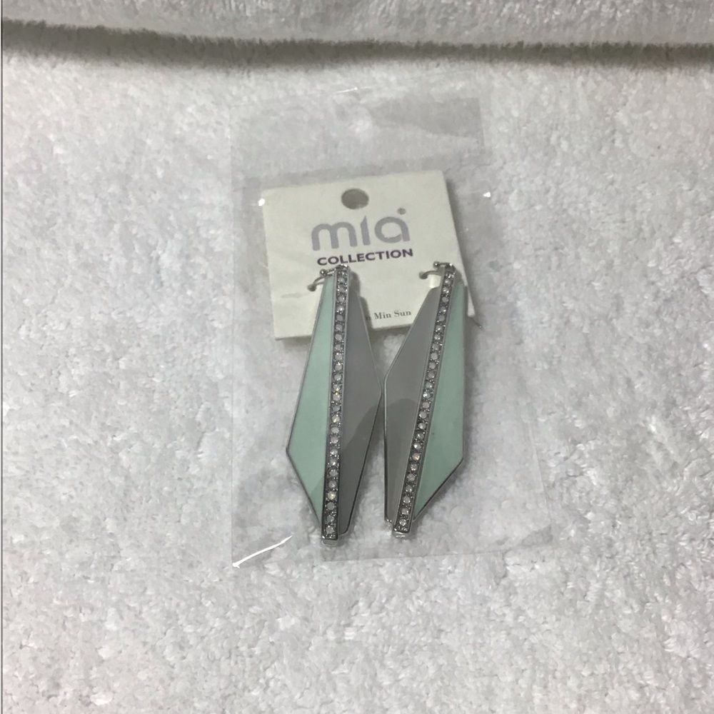 Earrings  - Picture 4 of 5
